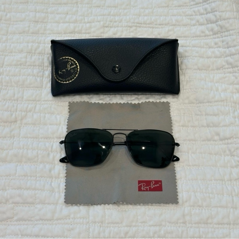Ray-Ban RB3136 Caravan Sunglasses with Case and Cloth